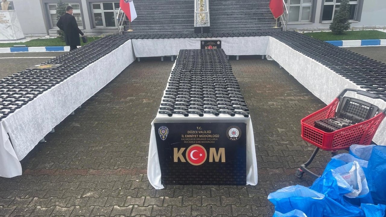 Düzce'de silah operasyonu: Binlerce silah parçası ele geçirildi