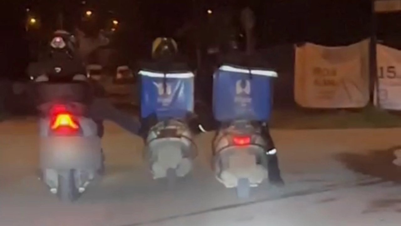 Düzce'de yolda kalan kuryeye meslektaşlarından destek