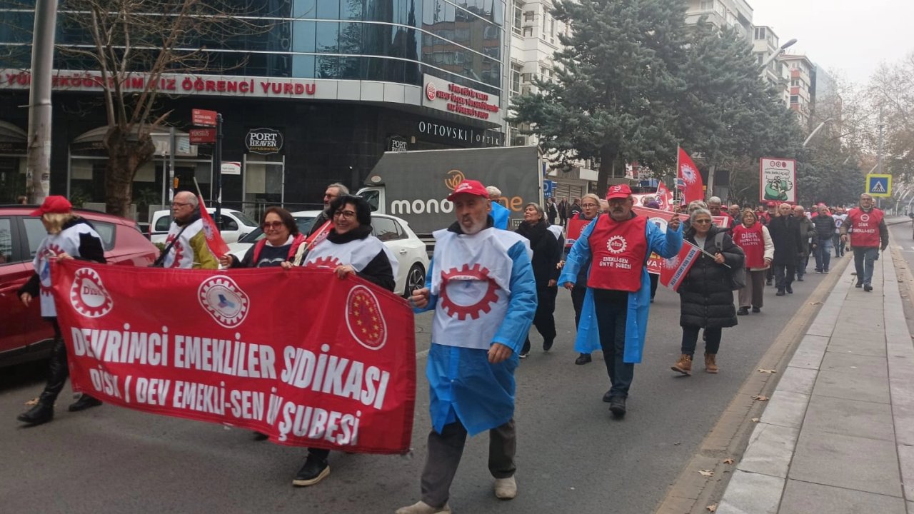 Emekliler Samsun&#039;dan Ankara&#039;ya yürüdü... Tandoğan Meydanı&#039;nda hak mücadelesi