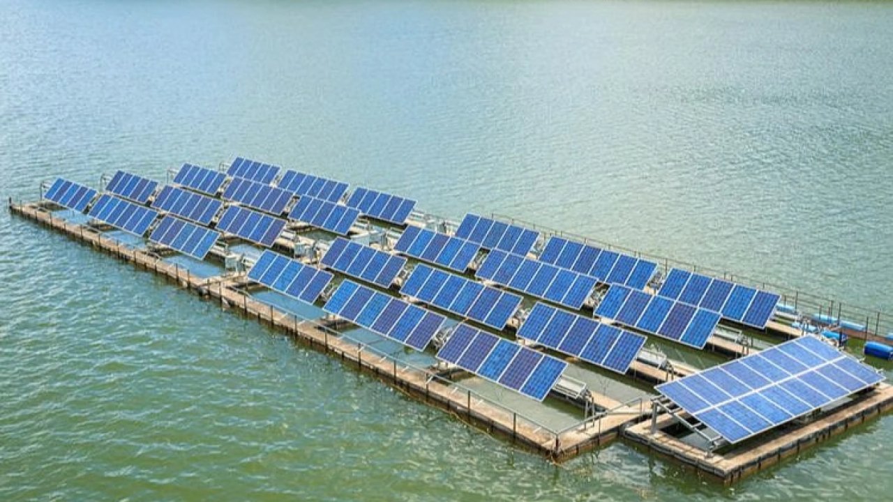 Enerji rotası değişiyor... Yüzer GES&#039;ler devreye giriyor!