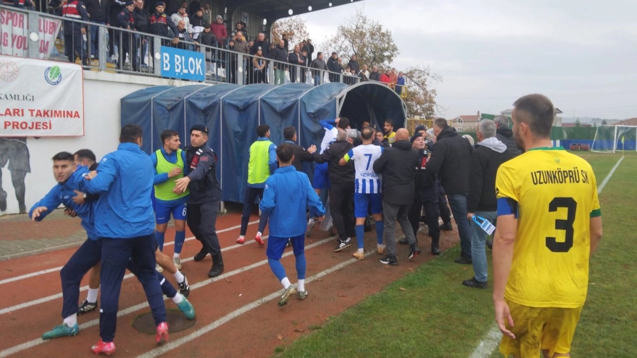 Ergene Velimeşespor ile Uzunköprüspor maçında gazeteciye ve futbolculara saldırı!