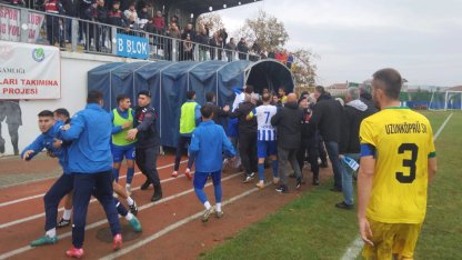 Ergene Velimeşespor ile Uzunköprüspor maçında gazeteciye ve futbolculara saldırı!