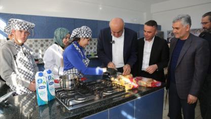 Erkoyuncu özel çocuklarla buluştu