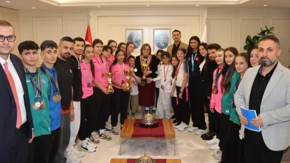 Gaziantep’in şampiyon sporcuları Başkan Şahin’i ziyaret etti