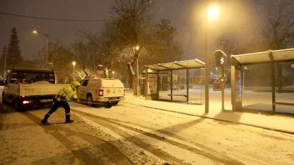 Gaziantep’te ulaşım için karla mücadele çalışmaları aralıksız sürüyor