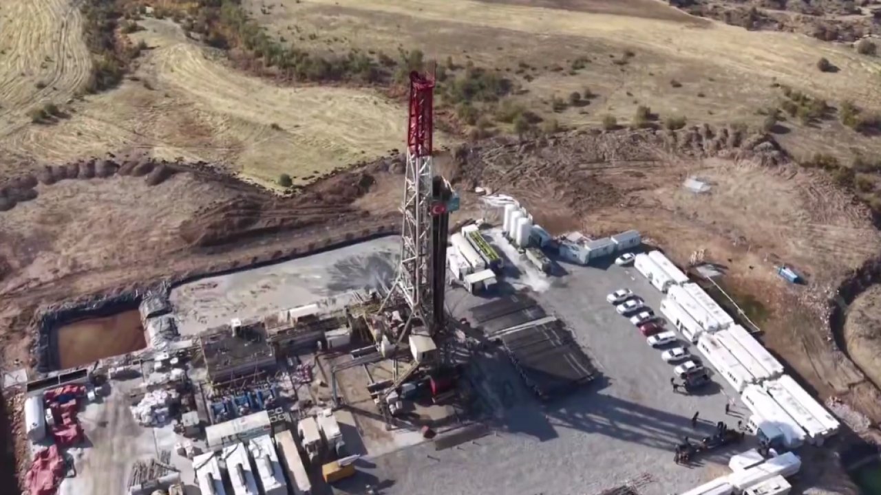 Gençler sondaj sahasında... Silopili öğrenciler petrol arama çalışmalarını yerinde inceledi