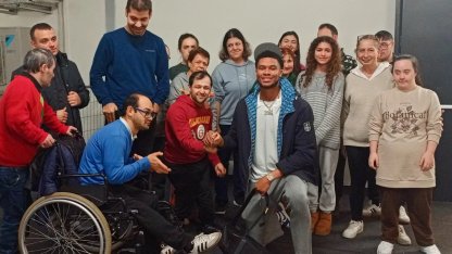 İstanbul'da engelleri aşan çocuklar basketbol maçında