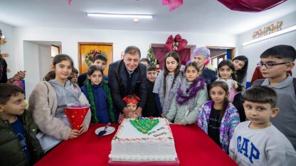 İzmir Basmane’de çocuklara yeni yıl coşkusu