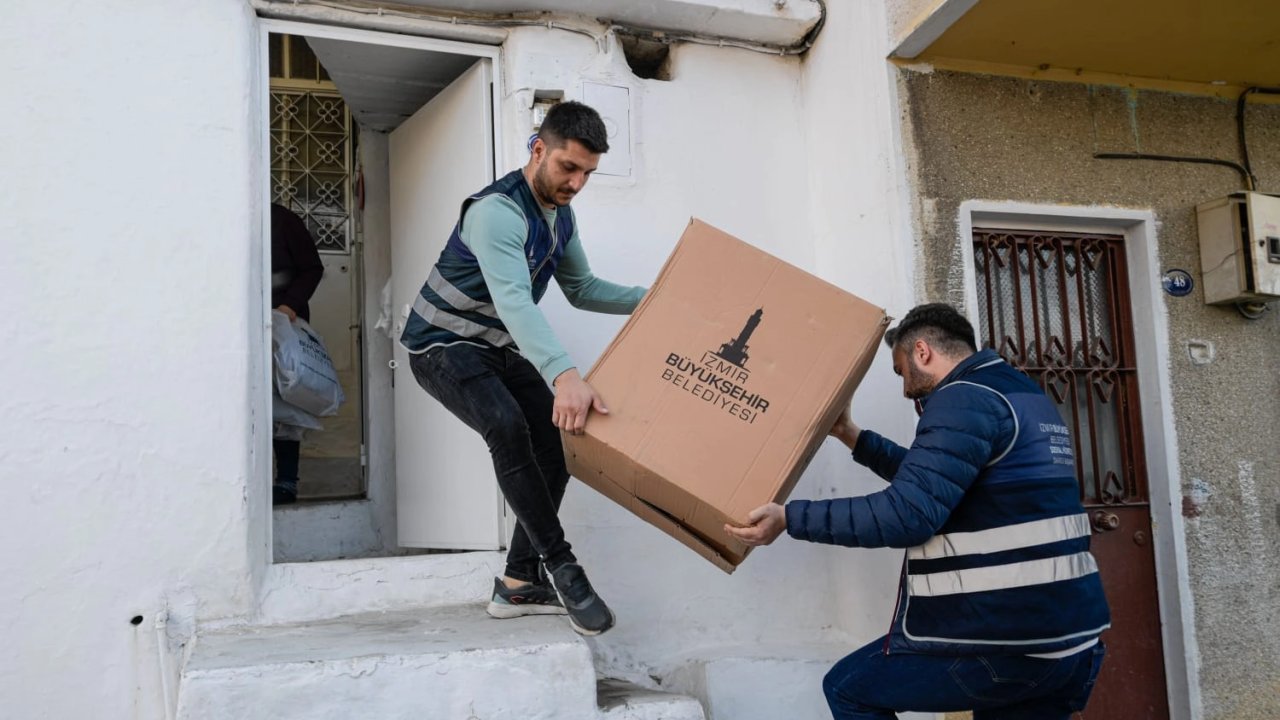 İzmir Büyükşehir&#039;in kış destek paketleri ulaştırılıyor