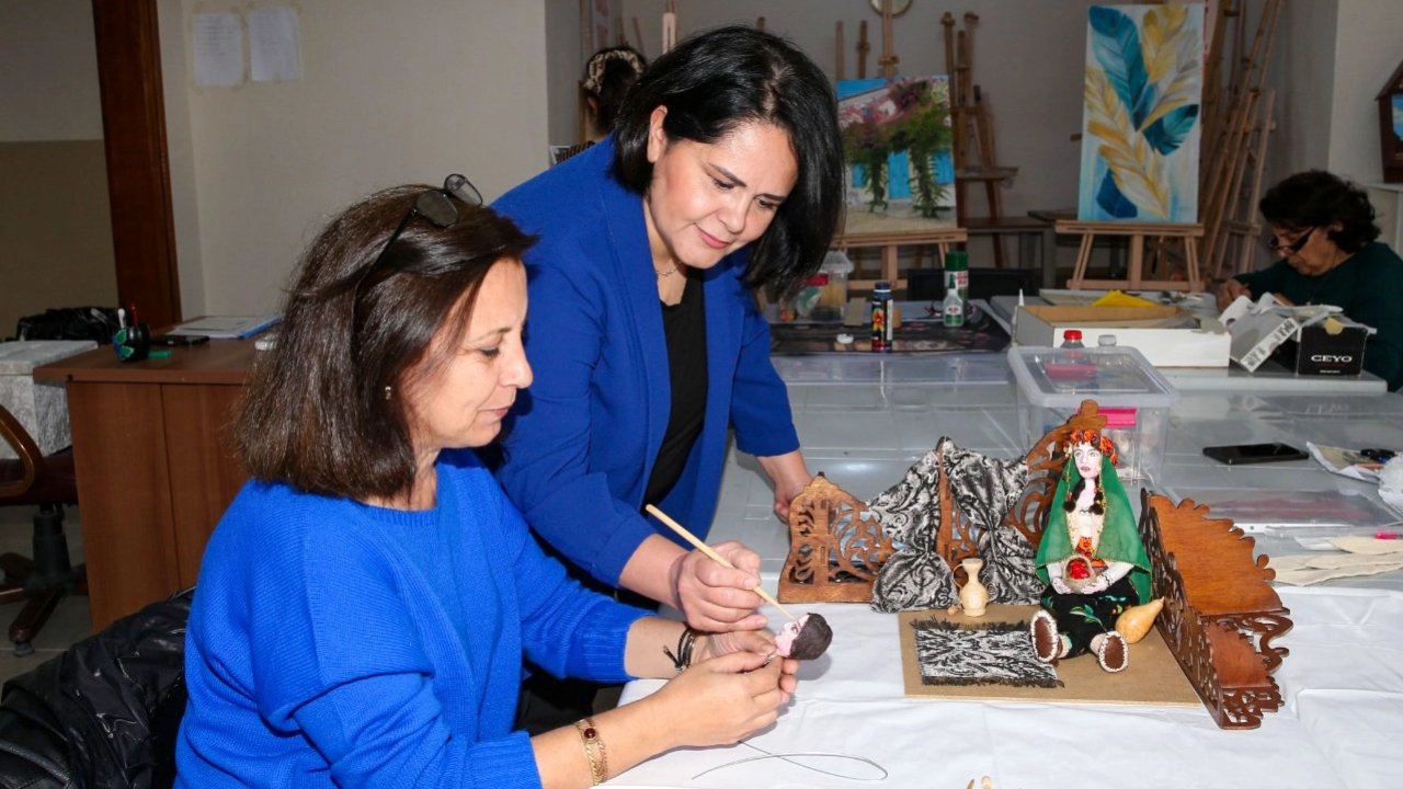 İzmir Çiğli’de kadınlar geleneksel sanatı geleceğe taşıyor