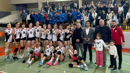 İzmir Çiğli'nin voleybol takımları ligin zirvesinde