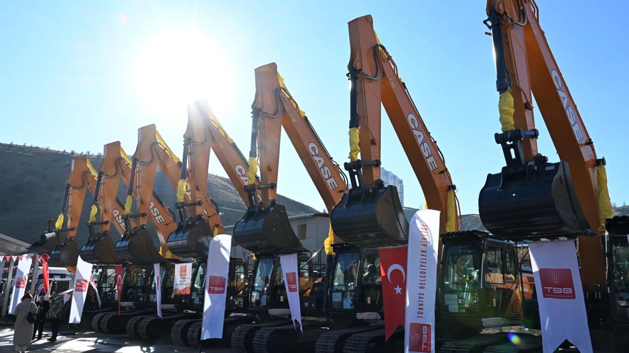 İzmir Karabağlar'a yeni iş makinesi desteği