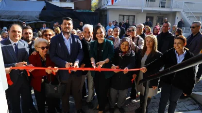İzmir Karabağlar’da İleri Yaş Akademileri açıldı
