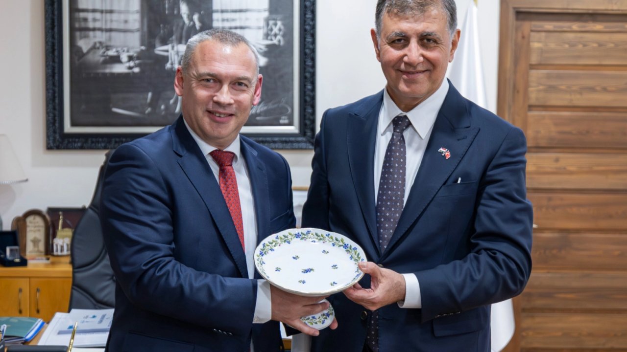 İzmir-Macaristan hattında &#039;kardeş kent&#039; ilişkisinin temelleri atıldı