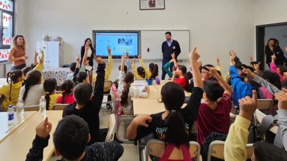 İzmir Metrosu’ndan öğrencilere metro ve tramvay eğitimi