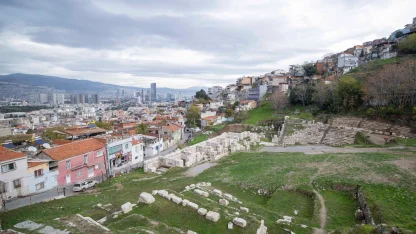 İzmir Smyrna Tiyatrosu gün yüzüne çıkıyor