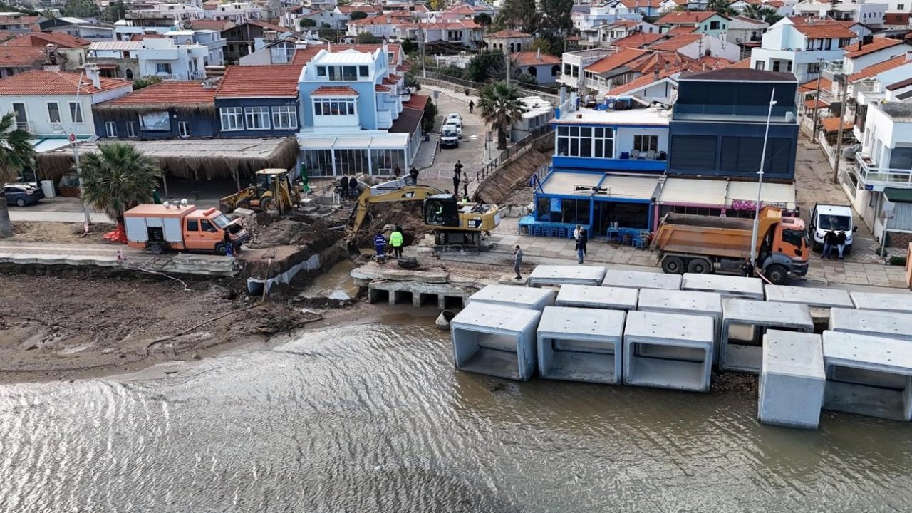 İzmir Yeni Foça’da taşkın kabusu sona erdi