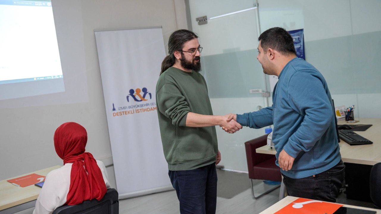 İzmir’de 53 engelli çalışma hayatına katıldı