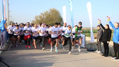 İzmir'de gençler Cumhuriyet'e koştu