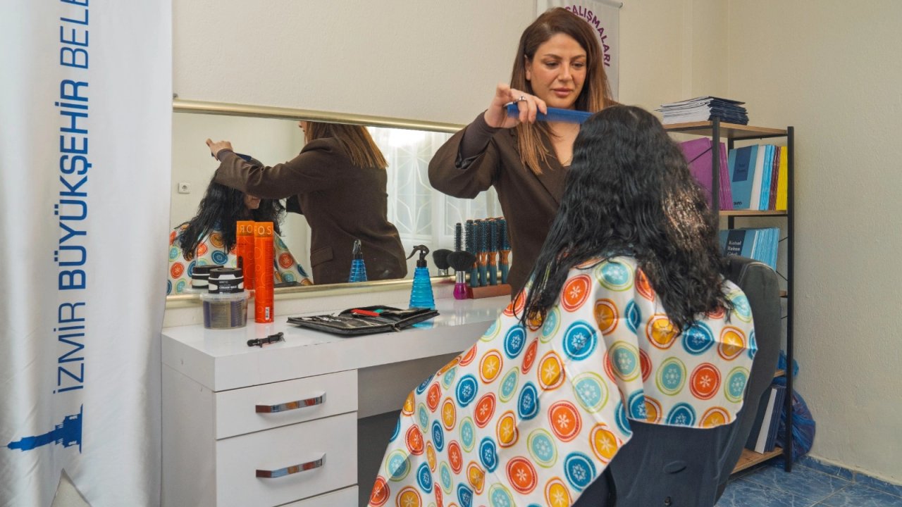 İzmir&#039;de kadınlara mobil kuaför ve eğitim hizmeti