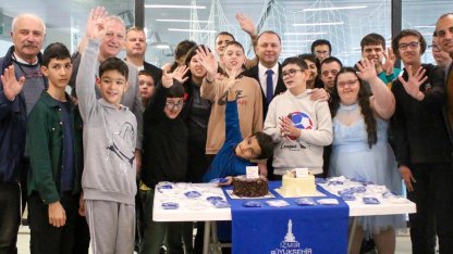 İzmir’de sevgiyle engeller aşıldı