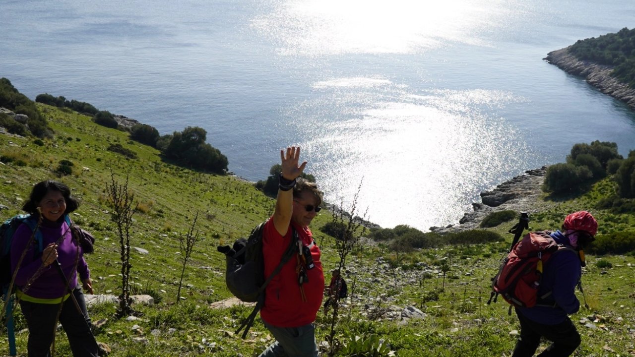 İzmir'de üniversitelilerden tarih ve doğa rotası