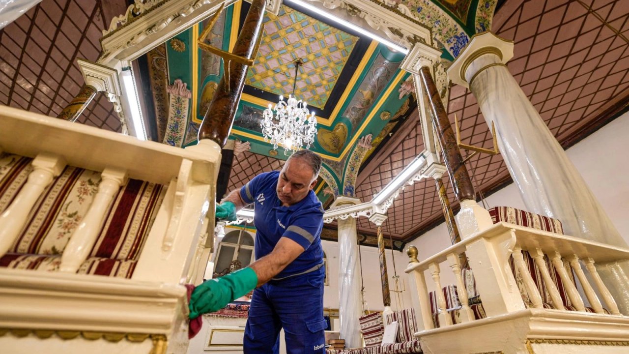 İzmir’in ibadethaneleri köşe bucak temizleniyor