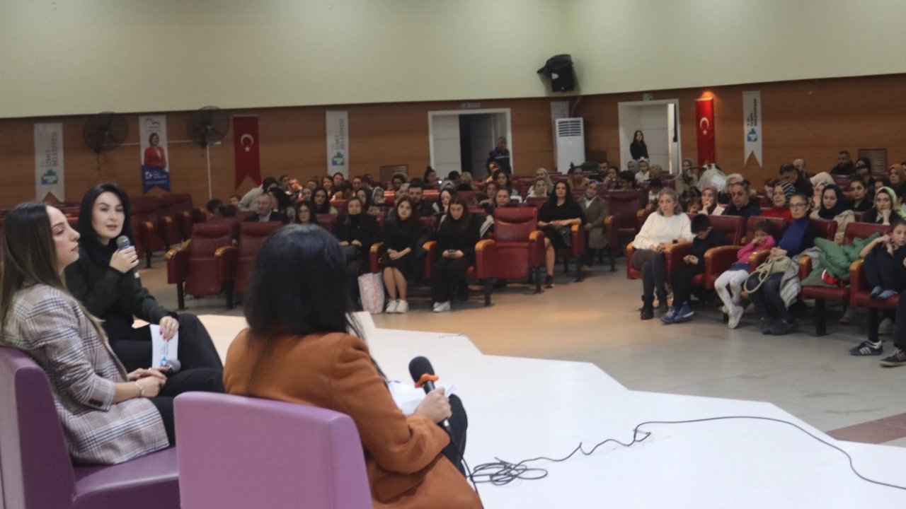 İzmit&#039;ten dijital dünyada sağlıklı çocuk büyütme paneli