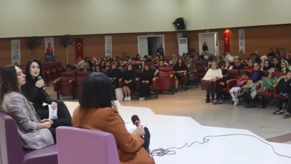 İzmit'ten dijital dünyada sağlıklı çocuk büyütme paneli