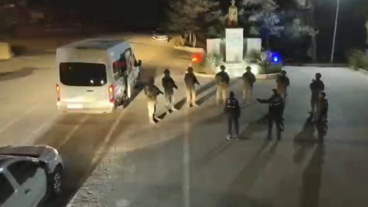 Jandarmadan 22 ilde DEAŞ&#039;a 92 gözaltı