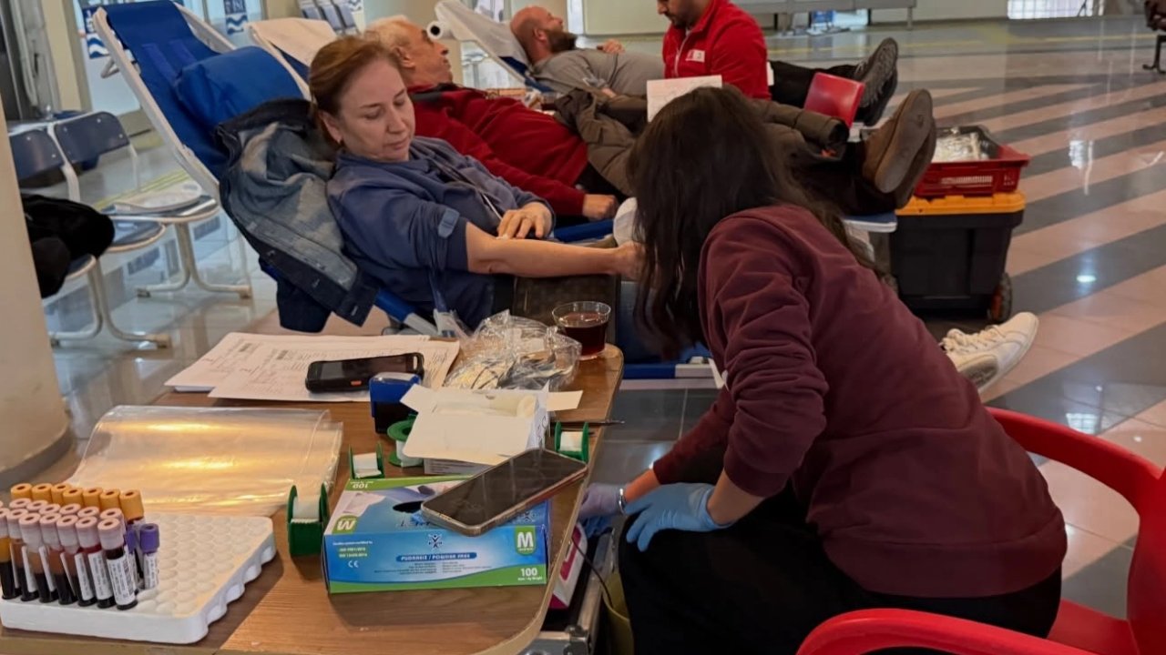 Kan stoklarına Gölcük Belediyesi&#039;nden güçlü destek