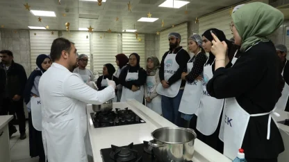 KAYMEK yabancı öğrencilere Kayseri lezzetlerini öğretiyor