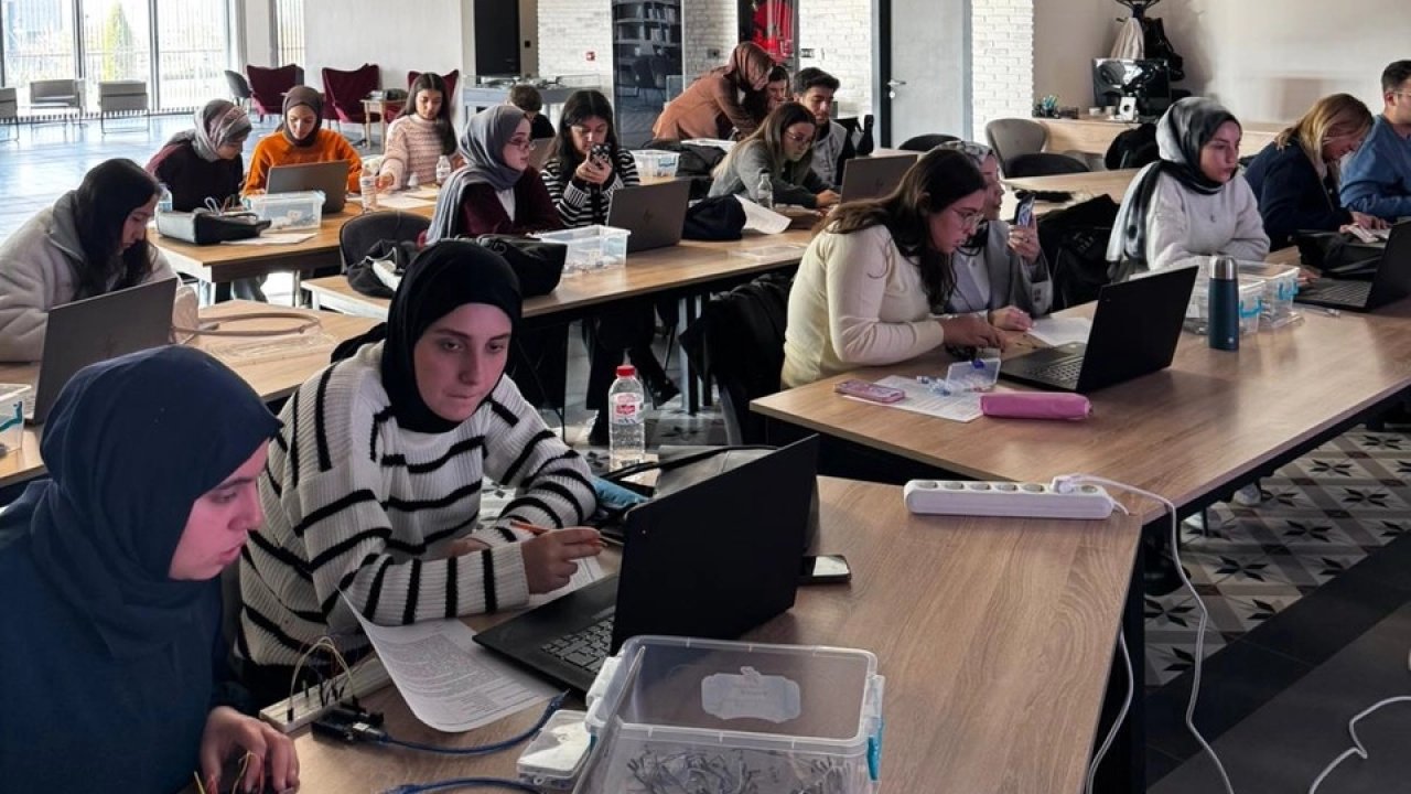 Kayseri Bilişim Akademisi’nde ücretsiz ders zili çaldı
