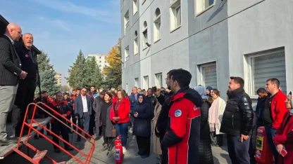Kayseri Kocasinan'da personele acil durum tahliye ve yangın tatbikatı