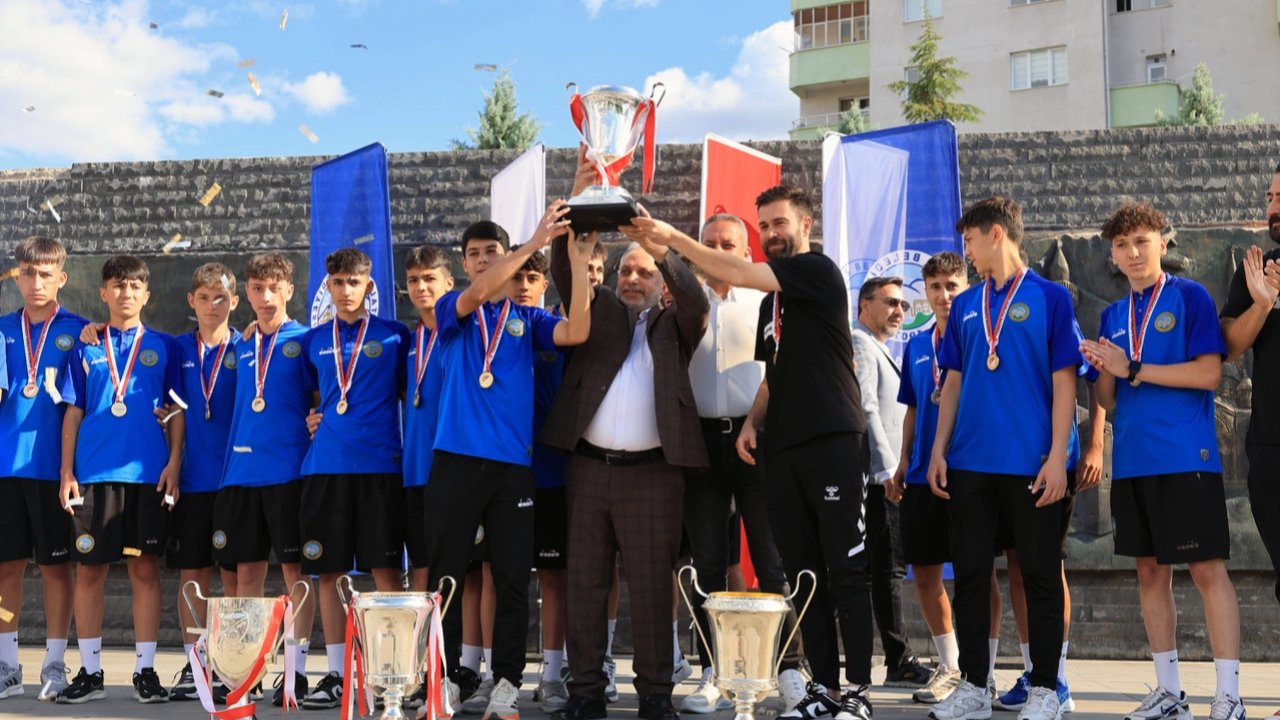 Kayseri Talas&#039;ta Sporcu Fabrikası&#039;ndan 2 yeni oyuncu