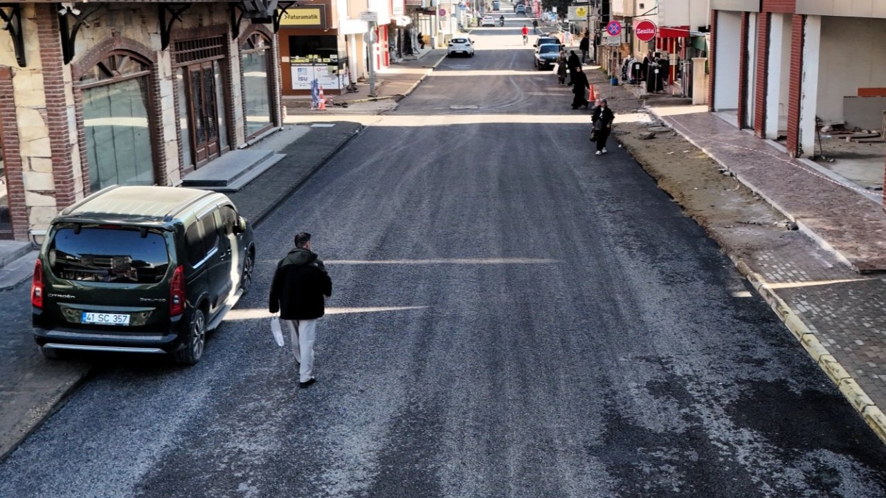 Kocaeli Büyükşehir’den Kartepe’de yol yenileme çalışması