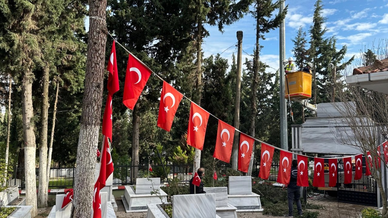 Kocaeli Gebze Şehitliği’nde kapsamlı bakım ve peyzaj çalışması