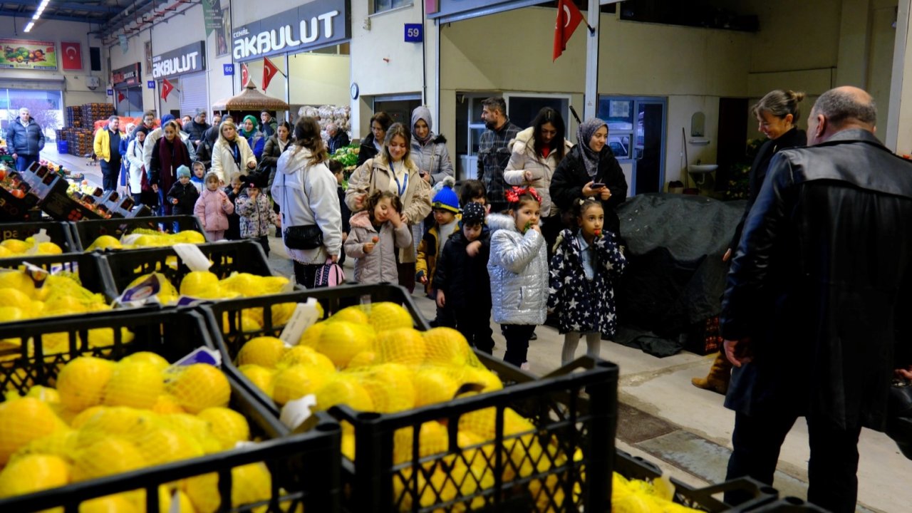 Kocaeli minikler, yerli malını hal binasında öğrendi