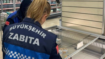 Kocaeli zabıtasından yılbaşı öncesi market denetimi