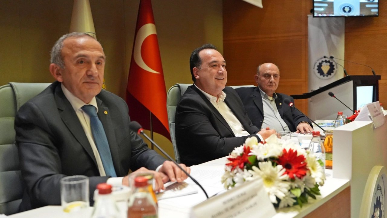 Manisa&#039;da Başkan Dutlulu, Ticaret Odası&#039;nda iş insanlarıyla buluştu