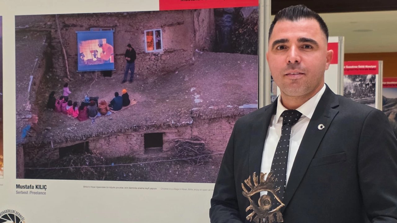 Mardinli foto muhabir Mustafa Kılıç'a yılın özel ödülü
