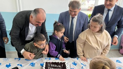 Mudanya'da özel gereksinimli bireyler için pasta kesildi