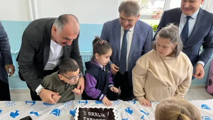 Mudanya'da özel gereksinimli bireyler için pasta kesildi