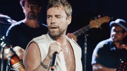 Murat Dalkılıç İstanbul’da rekora koştu! İki kıtada kapalı gişe