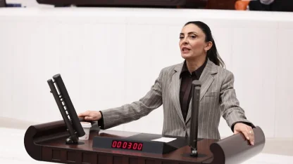 Nurhayat Altaca Kayışoğlu: “Özgür sanat olmadan demokrasi olmaz”