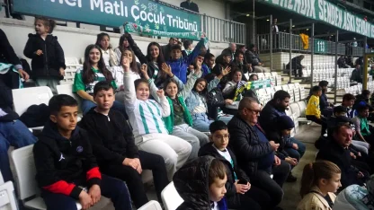 Osmangazili çocuklar Bursaspor coşkusunu tribünde yaşadı