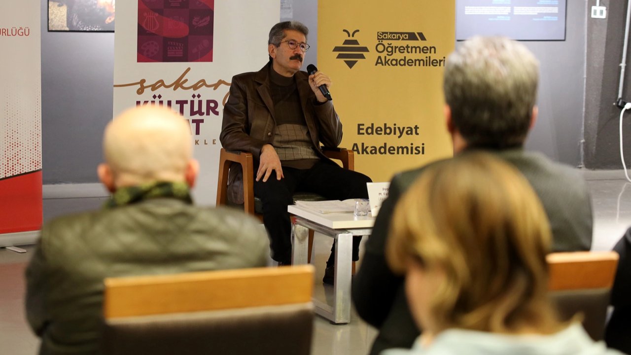 Sakarya'da “Hakkın Sesi, Hakikatin Yüzü Mehmed Âkif” söyleşisi