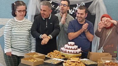 Sakarya'da özel çocuklara kemençe ve horonla doğum günü coşkusu