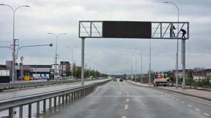 Sakarya'da sürücülere rehber olan dev ekran farklı noktaya alındı