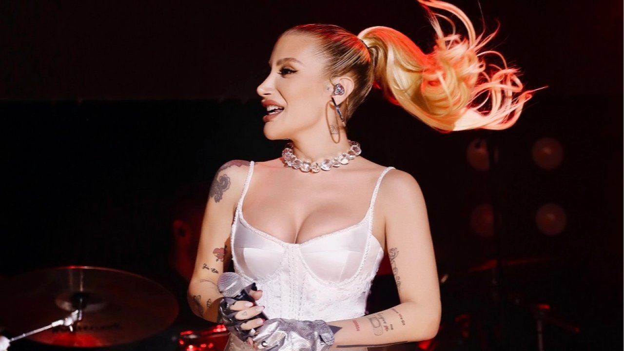 Sezen Aksu’dan İrem Derici’ye özel şarkı